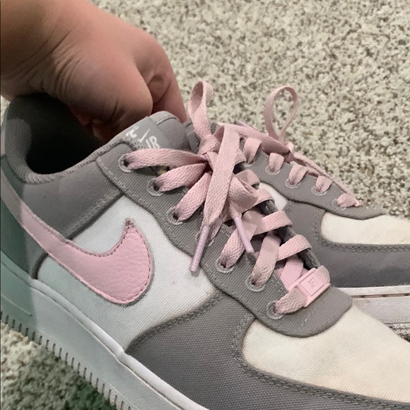 Nike Air Sneakers in Pink and Gray - Picture 4 of 5